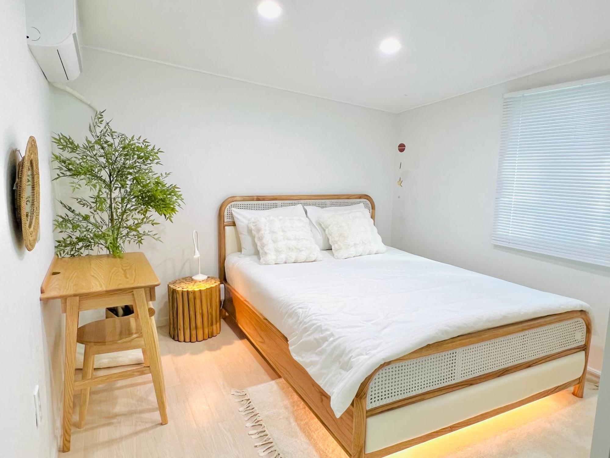 A Pretty House Apartment *